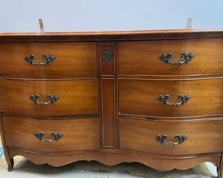 Serpentine Front Cherry Dresser with Mirror Vintage Traditional 6 Drawer Chest