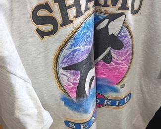 Vintage Shamu SeaWorld graphic t-shirt, orca whale, retro souvenir tee
