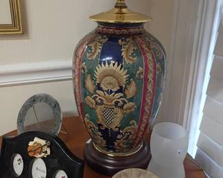 Asian ginger jar table lamp, hand painted chinoiserie porcelain lamp, black display case figurines, woven stacking baskets, vintage decor