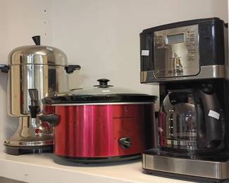 Red crock pot slow cooker, stainless steel coffee urn, toaster, kitchen appliances lot