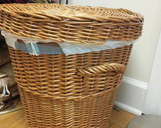 Large wicker storage basket with fabric liner, rattan laundry hamper, woven basket organizer, home storage decor