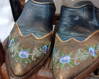 Western cowboy boots, hand painted floral tooled leather, blue gold decorative boots, vintage western wear, ladies cowgirl boots