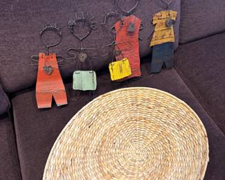 Metal - artwork "FAMILY" and large oval basket