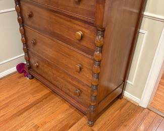 4-drawer dresser - circa 1940's - excellent condition