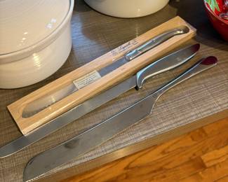 Bread knives