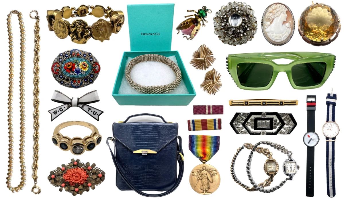 https://www.auctionninja.com/clearinghouseestatesales/sales/details/manhattan-estate-sale-jewelry-handbags-militaria-other-accessories-shipping-or-in-person-pick-up-near-union-square--16839.html?an=rxbt83