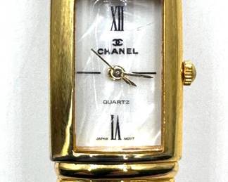 Vintage Chanel Gold Tone Bracelet Watch With Mother Of Pearl Face Lot #: 39