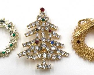 3 Christmas Brooches Pins: Rhinestone Tree & 2 Gold Tone Wreaths Lot #: 153