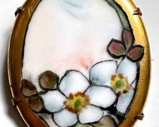 Vintage Artisan Hand Painted Porcelain Brooch Pin Lot #: 95