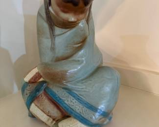 LLADRO “ESKIMO GIRL WRAPPED IN BLANKE” by JUAN HUERTA