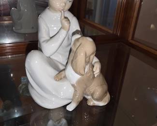 Lladro Porcelain Figurine  Shhh, Quiet Puppy seventh image