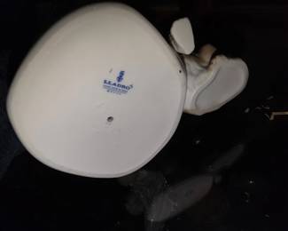 Lladro Porcelain Figurine  Shhh, Quiet Puppy sixth image