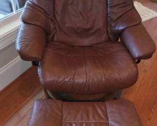 Ekornes Stressless Reno Leather Recliner and Ottoman Set