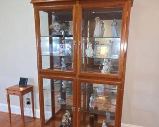 Pulaski Furniture Lighted Curio Cabinet