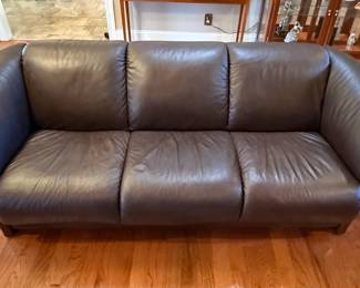 Ekornes Stressless Manhattan Leather Sofa and Loveseat Set