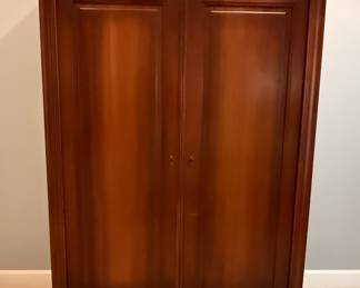 Thomasville Impressions "Martinique" Collection Louis Philippe Style Cherry Wood Bedroom Set