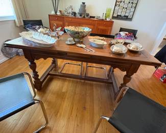 Extendable Trestle Dining Table