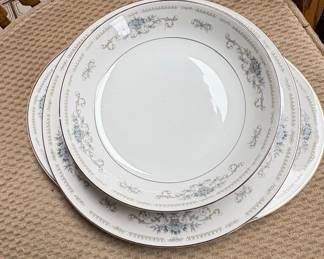 Wade Diane Fine Porcelain China Japan Dinnerware Set second image