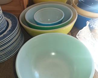 Pyrex mixing bowls