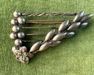 Measure Coro 14g. Sterling Floral Brooch
