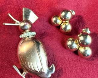 VTG Gold Tone Duck Brooch W Rhinestone Collar  Triple Ball Design ClipOns