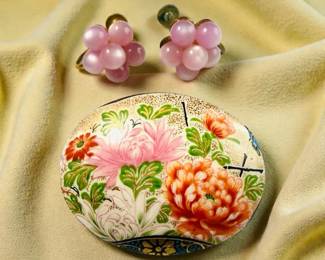 Vintage Japanese Kutani Ware Porcelain Brooch  Screw Back Earrings 