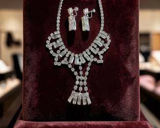 Beautiful Clear Glass Rhinestone Choker  Screwback Earrings