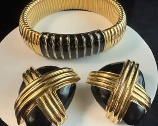 Ciner ClipOns  Napier Stretch Bangle