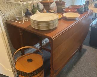 Drop-leaf Gate leg table