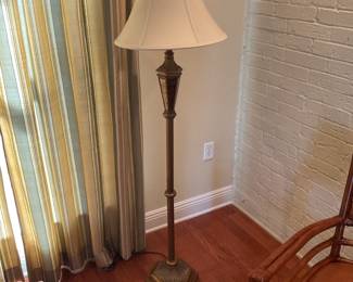 Floor lamp living room, 5’ tall. $75