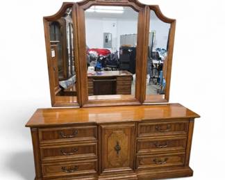 Vintage Style Thomasville Triple Dresser With Mirror