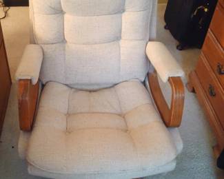 Terrific vintage office chair. So comfortable!