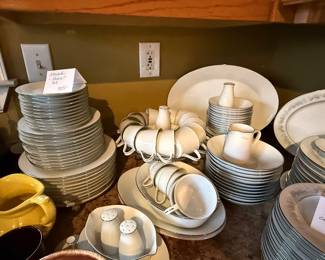 NORITAKE “REINA SET”