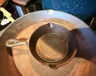 CAST IRON SKILLET ASH TRAY