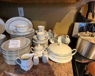 NORITAKE “MARYWOOD COMPLETE SET”