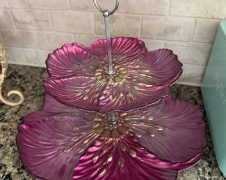 2-tier pink flower serving stand