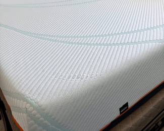 Like-new Tempur-Pedic Queen mattress