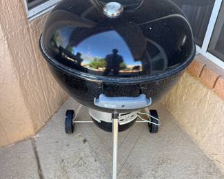Charcoal barbecue grill