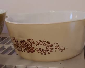 Pyrex casserole Bowl Homestead pattern