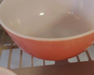 Pyrex large pink mixing bowl