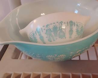 Two-piece Pyrex turquoise Amish butter print Cinderella mixing bowls