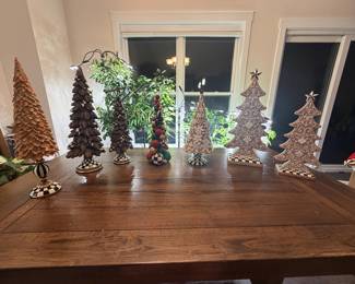 Gorgeous trees for Christmas time! I love the gingerbread ones