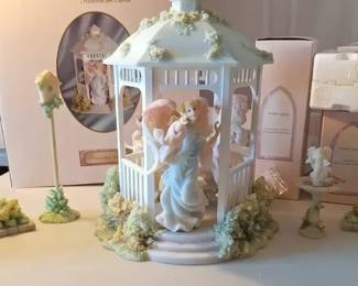 002 Seraphim Classics Friendship Garden, Birdhouse, Flower Beds, Birdbath