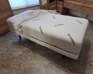 ThermaGel Adjustable Mattress Base