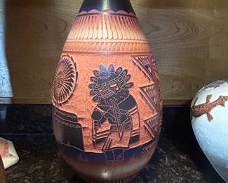 Navajo pottery, signed 
Jr. and Diane Aragon