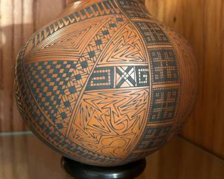 Mexican pottery jars: geometric and animal prints