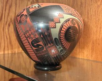 Many stunning Mexican pottery pieces