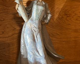 Stunning Lladro statuette (her original packaging and paperwork are included)