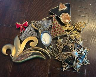 Vintage brooches: Tara, Tahari, Monet