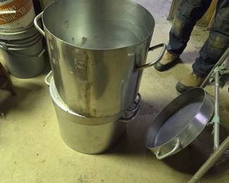 #183	Stainless Steel Cook Pot w/lid - 16x14D w/lid	 $30.00 